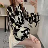 Blouses feminina Slima de lanterna Camisa de cetim impressa Mulheres de mangas compridas outono e blusa casual de fundo de primavera superior ocidental