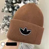 Klassisk varm hatt beanie designer beanie bonnet monterade hattar vinter hatt jul hink hink hatt stickad hatt vårskalle mössor ull hatt 125g