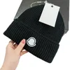 Designer Beanie Quente Chapéu De Malha Clássico Crânio Caps Moda Inverno Hairball Chapéus Respirável Disponível em 8 Cores Multi Color Opção Presente de Natal