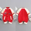 Strampler Patchwork Baby Jungen Kleidung Baseball Uniform Brief Overall Für Kind geboren Overalls Säuglingsspielanzug Frühling Herbst 231122