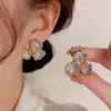 Pendientes de aro chapados en cobre oro de 18 quilates moda coreana diseño único personalizado con incrustaciones de circonita forma de flor mujeres