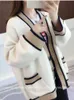 Chandails pour femmes Fe Pull Blanc Épais Cardigans Tricotés pour Femme Surdimensionné Mode Coréenne Nouveau Automne/Hiver Long Sle Dames SweaterL231122