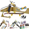 Novità Giochi Due ruote Finger scooter deck bmx Fingertip Fingerboard scarpe mini rampa skateboard finger skate Board bicicletta Set Regali per bambini 230421