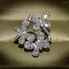 Klusterringar lyxigt skimrande tre fjärilsblommor runt hela diamantparet ring för kvinnor bow zircon jubileumsgåva smycken