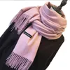 Femmes élégantes Cachemire Designer Écharpe Lettre complète Foulards imprimés Doux au toucher Wraps chauds avec des étiquettes Automne Hiver Long Châles Pttit