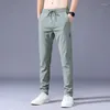 Herrbyxor 2023 byxor Spring Summer Thin Green Solid Color Fashion Pocket Applique Full Längd Casual Work Pantalon