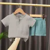 Kläder sätter pojkar kostymer kläder baby muslin bomull kläder t-shirt shorts avslappnad sommar barns korta ärm toppar byxor 2 st 0-4 år 230422