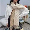 Femmes élégantes Cachemire Designer Écharpe Lettre complète Foulards imprimés Doux au toucher Wraps chauds avec des étiquettes Automne Hiver Long Châles Pttit