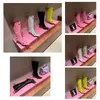 Bottes à hauteur de genou Femmes Rivet Bottes Automne Hiver Designer Bottes Zip Chaussures Bout Pointu Talon Aiguille Tall Boot Designers Taille de chaussure 35-40 noir blanc vert rose 4 styles