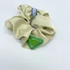 녹색 고무 밴드 나일론 디자이너 Scrunchie 삼각형 에나멜 탄성 특수 대형 장 모양 멀티 컬러 스포츠 헤어 넥타이 보라색 새해 현재 ZB055 F23