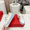 Nowy styl designerski nit Grube dno swobodne buty dla kobiet okrągłe palce oryginalna skórzana moda para butów sportowych 2024 Nowe sneakery żeńskie mieszane pompki kolorowe sh