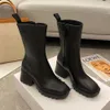 Designer-Stiefel, neuer dicker Boden, dick mit rutschfesten Regenstiefeln, kurze Damenstiefel, wasserdichter Gummistiefel, quadratische Zehen, hochhackige, gepolsterte Stiefel im britischen Stil