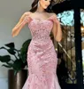 Pink Mermaid Prom Dresses ärmlös V Neck Axless Appliciques PESNICS Pärlad golvlängd 3D spetsblommor Ruffles aftonklänning Brudklänningar plus storlek skräddarsydd