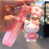 Juguetes de dibujos animados llavero de gatito de Anime flor de cerezo rosa modelo colgante lindo bolso de niños llavero regalo de cumpleaños para niños