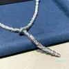 デザイナーのヘビのネックレス女性のためのフルダイヤモンドの女性ネックレスチェーンハイエンドダンスパーティージュエリーアクセサリー