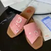 lyxiga Designer tofflor sommar Woody Flat Mule Slides sandaler av hög kvalitet utomhus strand rutschkana mode Märke flip flop skor Casual plattform röd rosa blå sandal