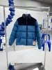 Designer-Damen-Daunenjacken, warme Parka-Mäntel, Herren-Daunenparkas, gestickte Abzeichen, wasserdichtes Paar, dicke Oberteile, Winter-Daunenjacken-Parkas mit Reißverschluss