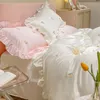 Zestawy pościeli JustChic 4pcs Spring Summer Luksusowe kołdrę Zestaw okładki Queen Size Pillcase White Pink Quilt Zamontowany arkusz 230422