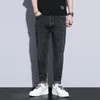 Jeans masculinos primavera estiramento estilo coreano slim fit roupas calças skinny uma peça gota