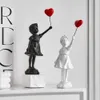Dekorative Objekte, Figuren, fliegende Ballonmädchen-Statue, Skulpturen und Wohnzimmerdekoration, Heimdekoration, Tischzubehör, Schreibtisch 231121