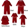 Conjuntos de roupas atacado roupas de bebê crianças pijamas família combinando irmão sleepwear vermelho verde veludo meninos meninas pijamas de natal 231122