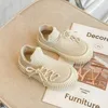 Pierwsze spacerowe sportowe dzieci trampki siatkowe buty chłopcy Dziewczyny Bieganie miękkimi płóciennymi marką buta dla dzieci Sneaker 231122
