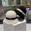 Designer hink hatt monterade hattar topp sol förhindra motorhuven bokstav temperament mångsidig hatt varm vinter hatt mode solskade mössa par resor