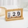 Oggetti decorativi Figurine Calendario quadrato in legno moderno Accessori per la decorazione della casa nordica Camera da letto Ufficio Regalo Scrivania per studio quotidiano 231122