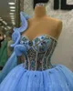 2023 avril Aso Ebi Crystals de perles Quinceanera robes Sky Blue Sheer Neck Ball Ball Tulle Prom Party Fête Pageant Robes d'anniversaire Robe ZJ0240