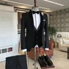 Costumes pour hommes Noir Hommes Tuxedo Groom Groomsman Costume d'affaires Robe de soirée de mariage Occasions spéciales Veste Pantalon Gilet 3 pièces Ensemble 04