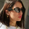 Lunettes de soleil Vintage œil de chat pour femmes, luxe rétro, petit rectangle en V, mode féminine, charnières en métal