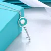 Lyxvarumärke Key Designer Pendant Halsband Kvinna S925 Silverpläterat Par Cross Chain Choker Blue Heart Necklace Neck smyckespresent
