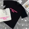 مصممة نساء القمصان أزياء طباعة ديكور القمصان قصيرة الأكمام القمصان بسيطة قمصان رقبة مستديرة غير رسمية النساء الملابس 22 أبريل