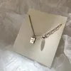 Kedjor Asymmetriska Luck Square Brand Necklace Feminin Light Luxury Goodluck Transfer Simple Elegant Halsband E Pendant