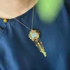 Collares colgantes Antiguo dorado con incrustaciones de imitación Hetian Jade Accesorios de esmalte de alto grado Temperamento de mujer Moda salvaje