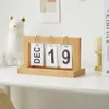 Oggetti decorativi Figurine Calendario quadrato in legno moderno Accessori per la decorazione della casa nordica Camera da letto Ufficio Regalo Scrivania per studio quotidiano 231122