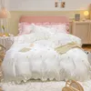 Zestawy pościeli JustChic 4pcs Spring Summer Luksusowe kołdrę Zestaw okładki Queen Size Pillcase White Pink Quilt Zamontowany arkusz 230422