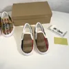 2023 Kinder Designer Sneakers Luxusmarke Designerschuhe Classic Summer Spring Unisex Print Plaid House Check Slip-on Faul Kleinkind Atmungsaktiv Outdoor Schuhgrößen 25-35