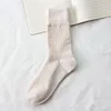 Chaussettes en coton rétro pour femmes, Tube d'équipage, couleur unie, mode d'hiver, Hajuruku, noir et blanc, ensembles de qualité, amples, coréens, longs, mignons, vente en gros