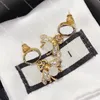 Brincos de argola com letras interligadas Designer Bee Eardrop Mulheres brincos chiques com diamante para festa