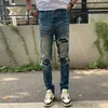 Herr jeans streetwear mode män retro tvättade blå stretch mager fit rippad läder lappa designer hip hop varumärke byxor