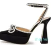 Mach Satin-Schleifen-Plateau-Pumps, mit Kristallen verzierte Strass-Abend-Sandalen mit klobigen High-Heels und Luxus-Designer-Knöchelriemen-Kleiderschuh