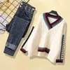 Pantalon deux pièces pour femmes, ensemble automne et hiver, pull tricoté à col en v coréen, jean de perte de poids, mode réduite d'âge 231121
