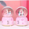 Objets décoratifs Figurines Glow Light Crystall Snow Globe Ball Boîte à musique Couples Femme Fille Anniversaire Mariage Saint Valentin Cadeau Amoureux Ornement 231121