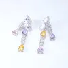 Orecchini pendenti 2023 Luxury Long Nappa Zircone Colore argento Bianco Giallo Rosa Orecchino per regali di gioielli di compleanno per feste da donna