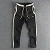 Мужские брюки, осенние утепленные спортивные штаны в полоску в американском стиле ретро, простые тяжелые трикотажные спортивные повседневные штаны с завязками на щиколотке