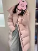 Правильная версия, большое стеганое одеяло учителя, розовый пуховик длиной до колена, женское зимнее пальто 2023 года, новое свободное утолщенное белое пальто на утином пуху