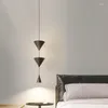 Lampy wiszące LED sypialnia nocna nowoczesna prosta kreatywny bar restauracyjny mały żyrandol osobowość wewnętrzna lampa oświetleniowa