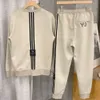 Designer Y3 Felpa con cappuccio Moda Yamamoto Y3 Set sportivo Autunno Cool Trend Tre bar Pantaloni casual di marca di moda Pantaloni maglione Due pezzi abbinati da uomo e da donna URPY