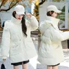 Женские плащи, пуховая хлопковая куртка средней длины, 2023, межсезонье, модное зимнее пальто с капюшоном и завязками на талии, карманами